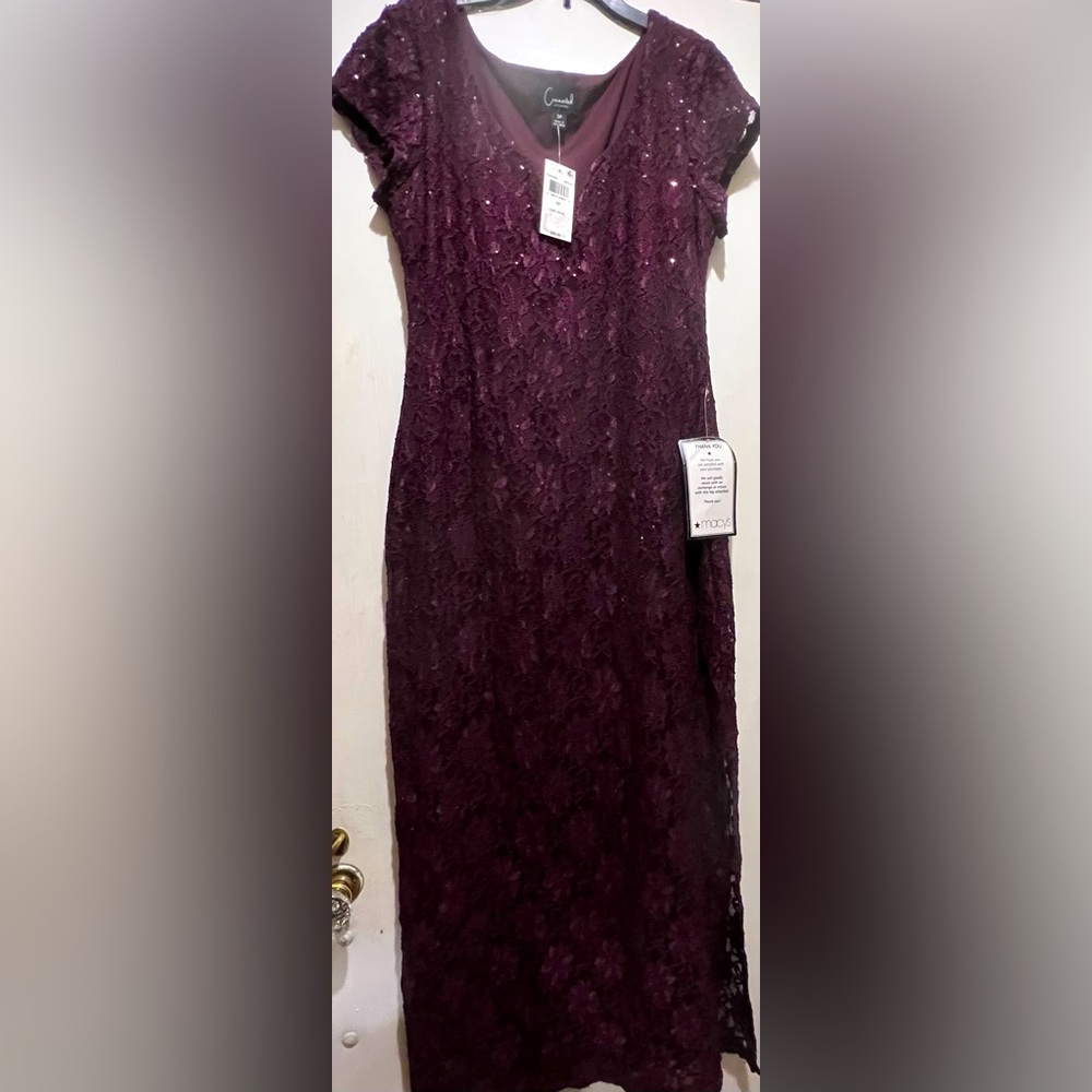 Evening gown. Color: Merlot.